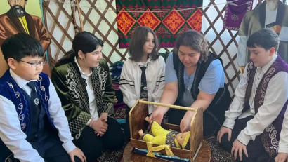 В рамках реализации плана декады Наурызнама 13 марта в нашей школе состоялось мероприятие «Бесікке салу» среди учащихся 6 классов