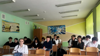 В рамках экологического месячника «Жасыл Өңір – Жасампаз Болашақ» и республиканской акции «Таза Қазақстан» в нашей школе 16 марта прошел классный час на тему «Менің Отаным - Қазақстан»