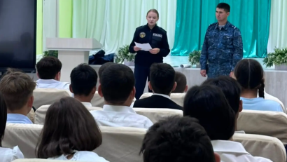 15 сентября участковые инспекторы полиции 1-го отдела — Адеубеков Рамазан Жанабайұлы и Алтенгоф Александра — провели для учащихся 7-х классов профилактическую лекцию на тему «Дропперство»